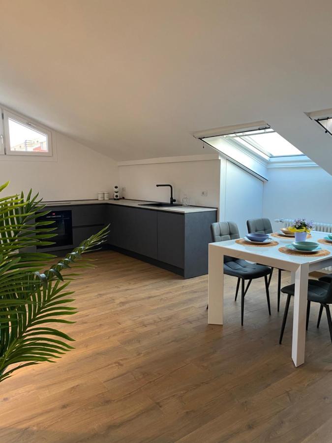 Sky View Apartment โกโม ภายนอก รูปภาพ